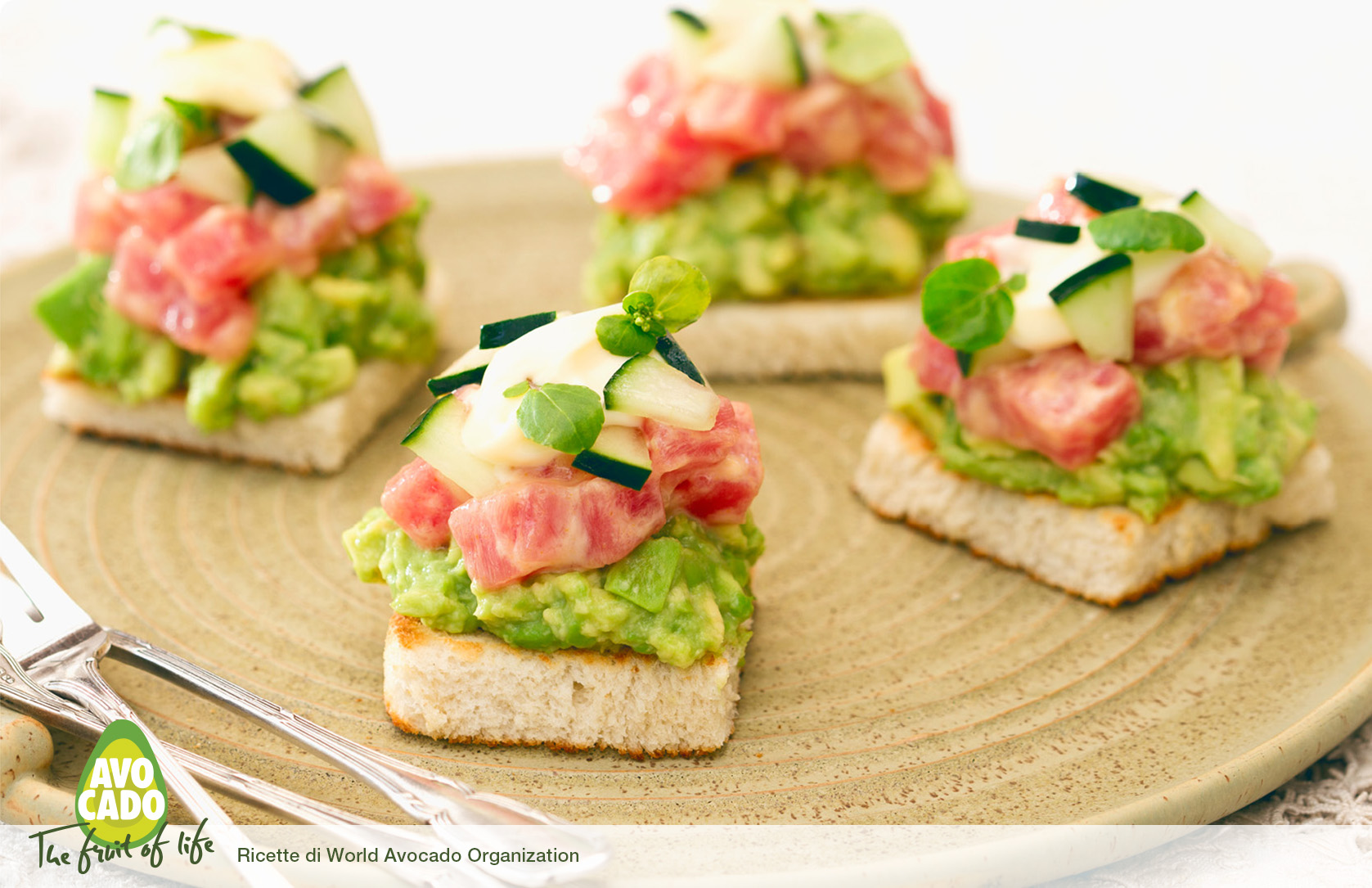 Avocado toast con insalata di tonno