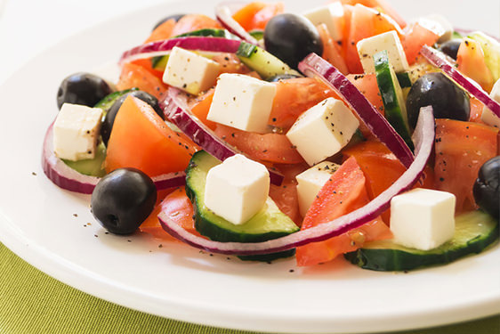 Insalata greca con Pomodori, Cetrioli, Cipolla e Olive nere
