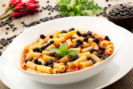 Penne con pomodoro e fagioli