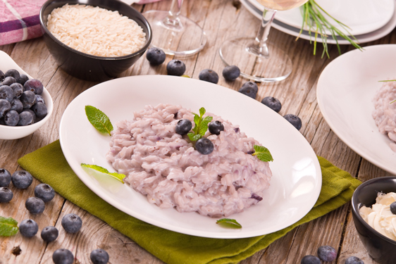 Risotto ai mirtilli con erba cipollina