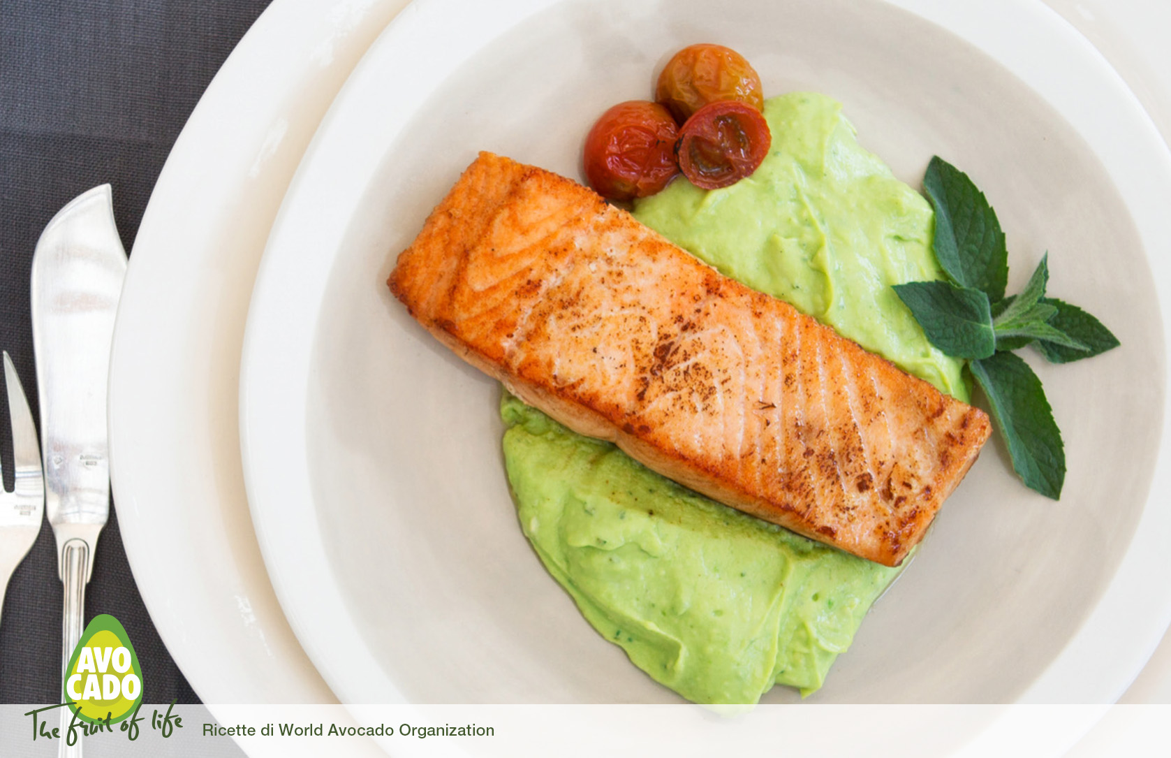 Salmone grigliato su mousse di avocado